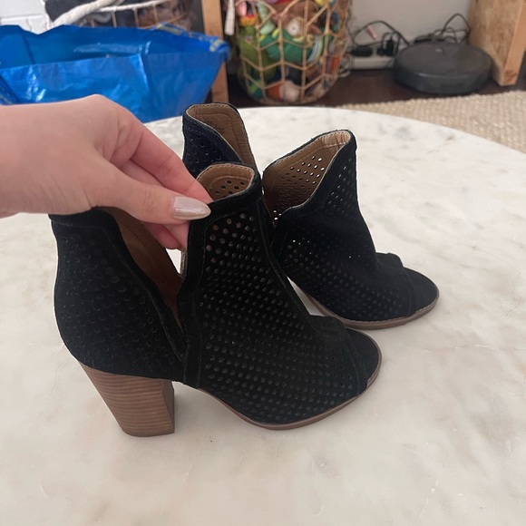 Black heeled booties - Picture 2 of 2